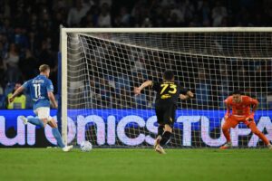 Doppietta De Bruyne e gol di Lang, al Maradona il Napoli batte 3-0 il Frosinone