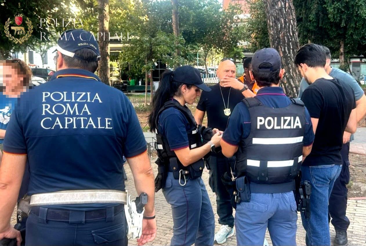 Roma – Operazione decoro e sicurezza tra via Volpato e via Ettore Rolli: 7 persone identificate e rimossi 10 metri cubi di rifiuti