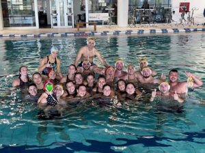 Nautilus Civitavecchia e CRC a braccetto – Scambi e sorrisoni, biancorossi in calottina: “Quando lo sport unisce, nascono i legami”
