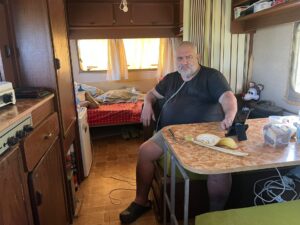 Tarquinia, la roulotte della vergogna: Alessandro aspetta ancora una casa. Ora tocca ai cittadini