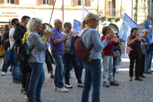 Viterbo – Acqua pubblica e caro bollette, la piazza boccia il modello Talete: “No all’ingresso dei privati, stop ai pagamenti se non è potabile”