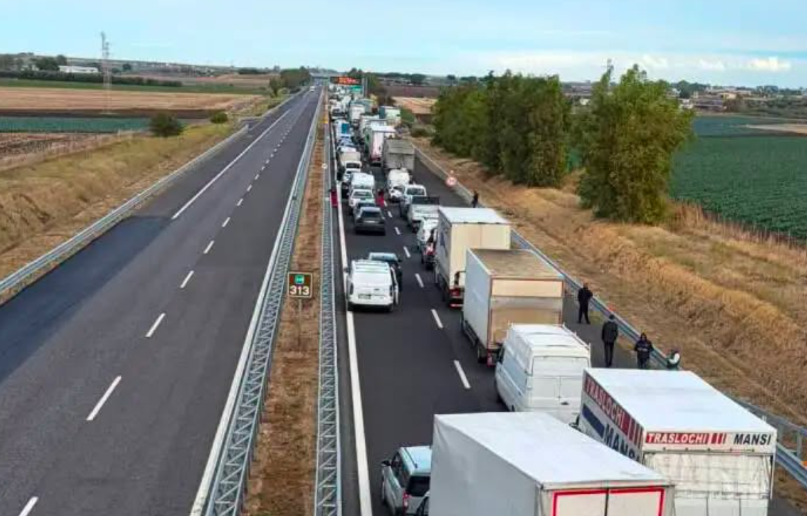 Sciopero Tir, dopo Frosinone trema tutto il Lazio: allarme blocchi a Roma e sulla Pontina. Mattinata di caos per migliaia di automobilisti?