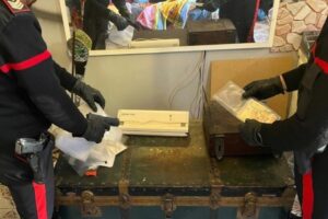 In giro per Ciampino con una pistola, uomo del posto arrestato per spaccio