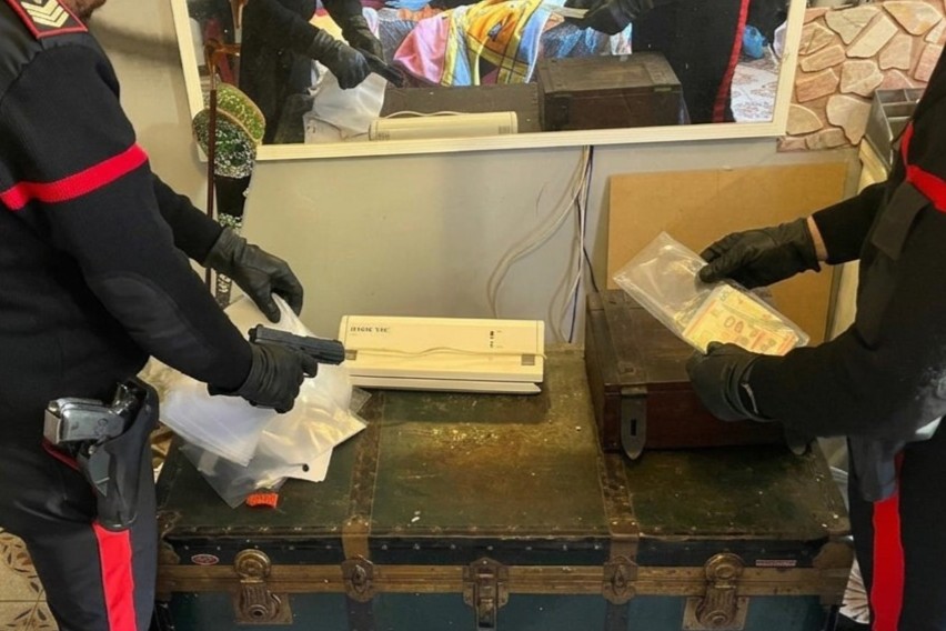 In giro per Ciampino con una pistola, uomo del posto arrestato per spaccio