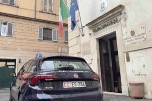 Rubano targa ad auto
