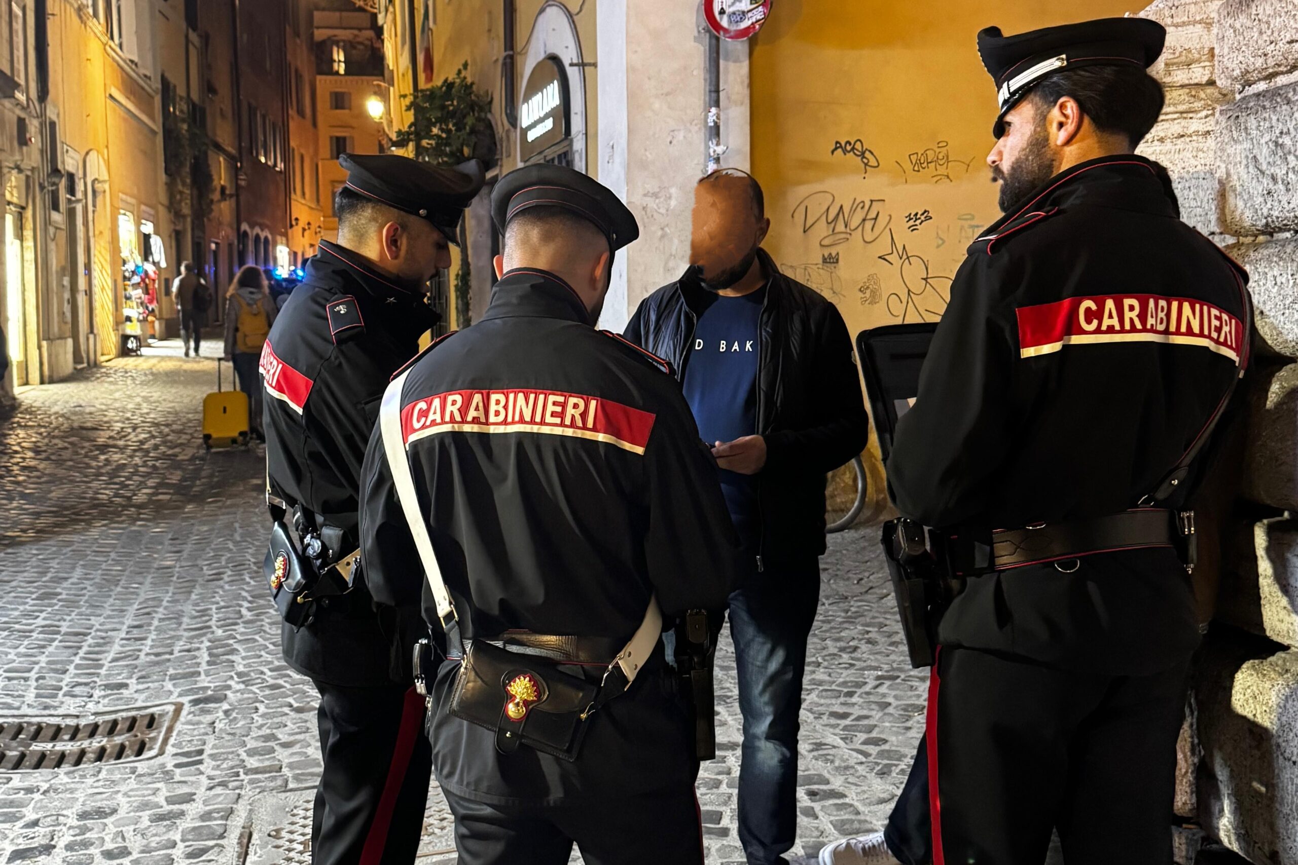 Roma – Ruba 19 vinili da collezione in un negozio di via del Boschetto; in manette ventisettenne