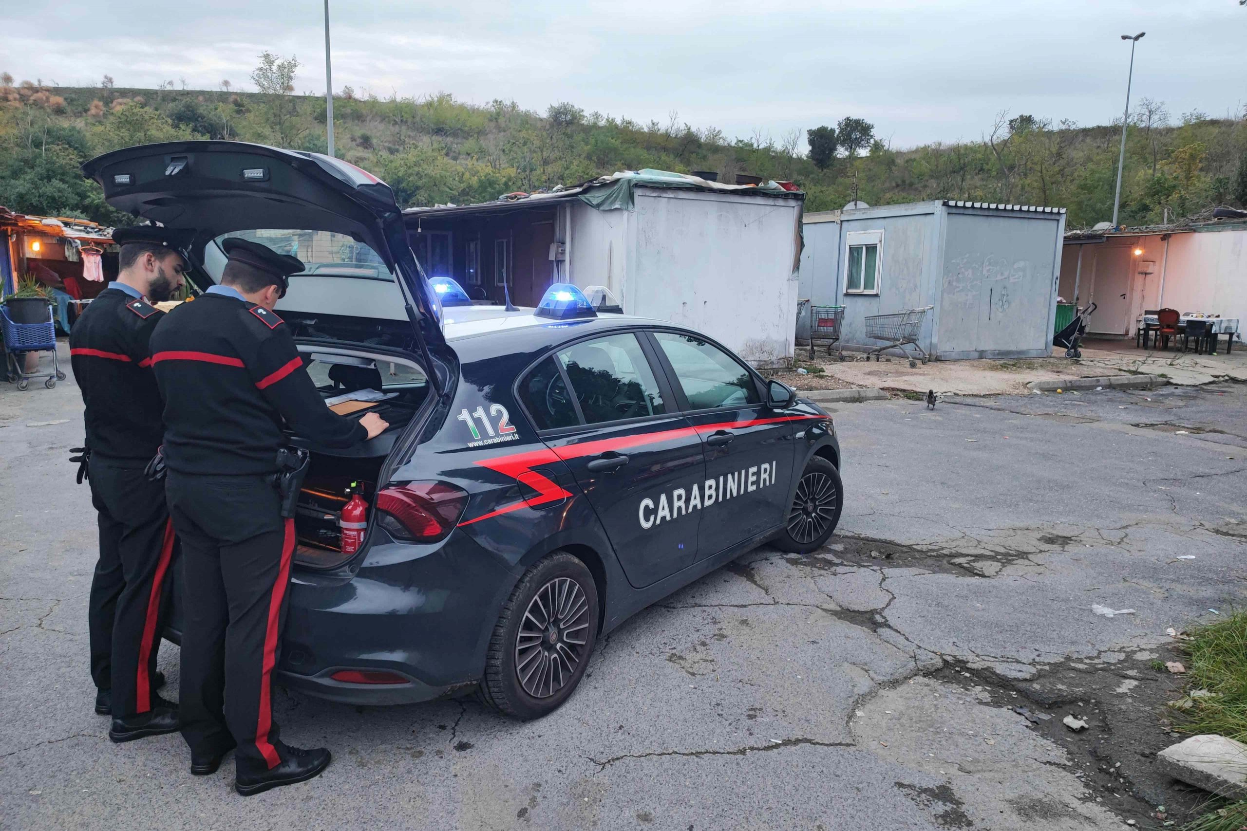 Roma – Controlli dei Carabinieri nei campi nomadi: oltre 260 persone identificate, una denuncia e sequestri