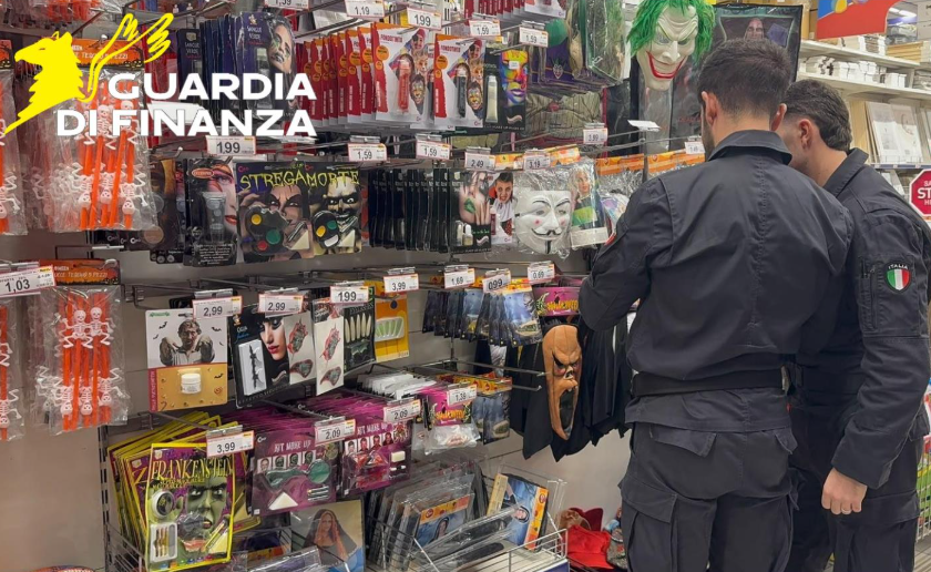 Maschere fuorilegge e giochi pericolosi per i bambini: la Finanza sequestra 14mila articoli di Halloween tra Tarquinia e Civita Castellana