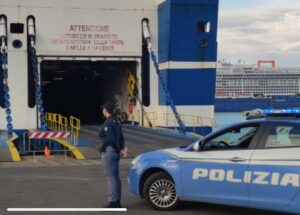 Civitavecchia – Tenta la fuga su una nave per evitare quasi cinque anni di carcere, tunisino arrestato dalla Polizia di Frontiera