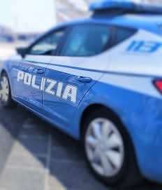 Sora, urta un’auto in sosta e viene denunciata dalla Polizia di Stato per il suo tasso alcolemico oltre i 2 g/L