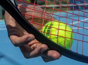 Wawrinka, standing ovation a Basilea: racchetta al chiodo per l’eterna spalla di Re Roger