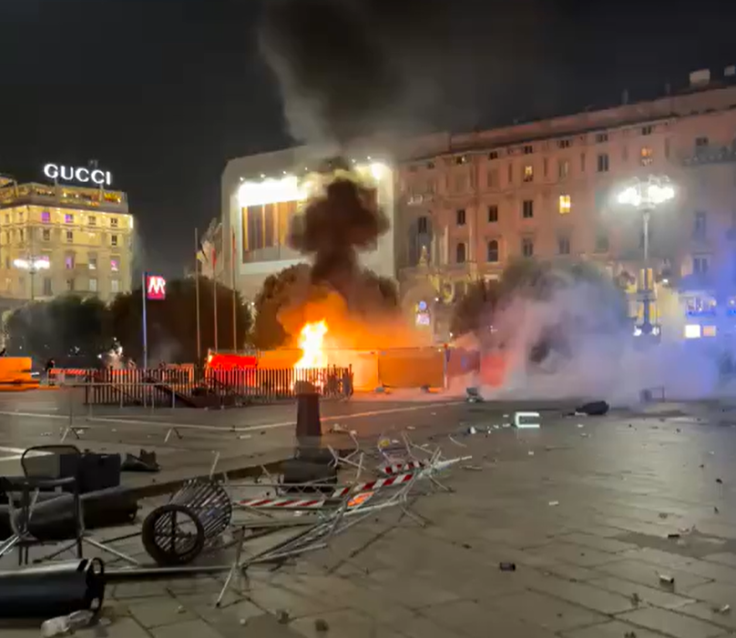 Scontri ai cortei e 99 agenti feriti, esplode la rabbia del sindacato Polizia “È guerriglia urbana, servono proiettili di gomma e idranti con vernice”