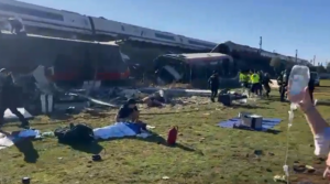 Strage sui binari in Spagna: scontro tra treni dell’Alta velocità, è un’ecatombe con oltre 40 morti (VIDEO)