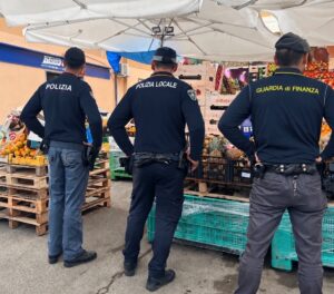 Monterotondo – Maxi controlli nei negozi: sequestrate 3,5 tonnellate di frutta e verdura, sanzioni per oltre 30mila euro