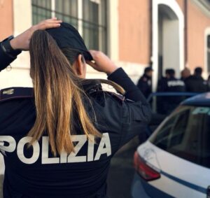 Roma – Spacciatore offre cocaina a un agente in borghese, arrestato