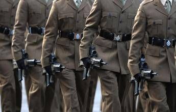 Regno Unito, il capo dell’esercito evoca il rischio guerra. L’esperto: “Il Paese non è pronto”