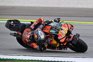 Acosta vince la sprint in Malesia davanti a Marc Marquez e Bezzecchi