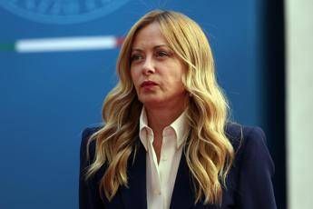 Crisi, Meloni: “Non firmo decreto per dare ora un miliardo di euro ai magistrati. La mia priorità sono le fasce deboli”