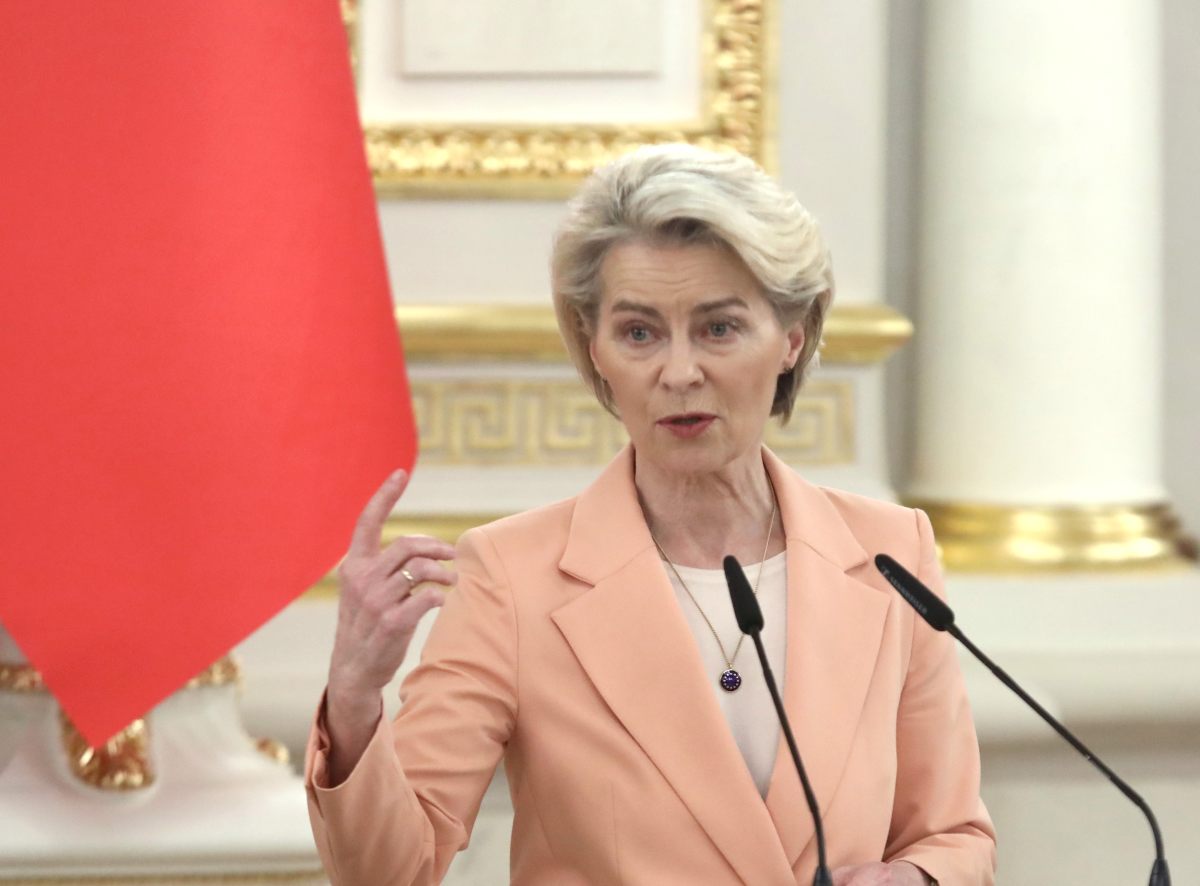 Ucraina, von der Leyen “Sostegno a Zelensky, da Ue fondi per droni e missili”