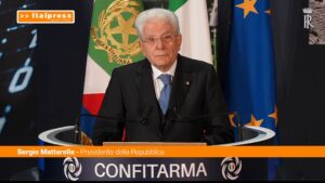 Mattarella “Crisi geopolitiche condizionano la libertà di navigazione”