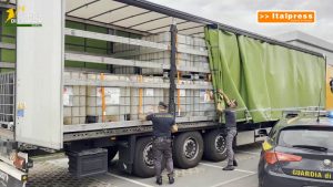 Napoli, sequestrati 30 mila litri di benzina di contrabbando