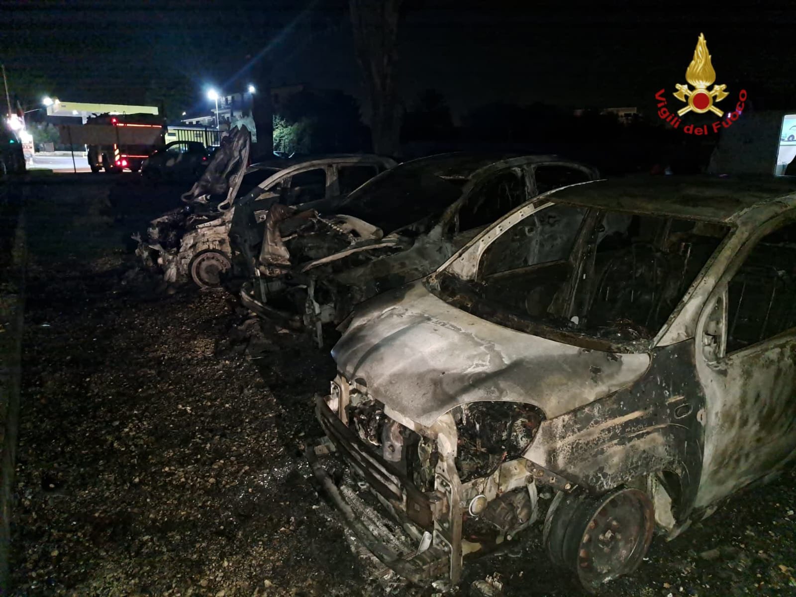 Roma, esplosione davanti a una casa e incendio in un concessionario: indaga la Squadra mobile