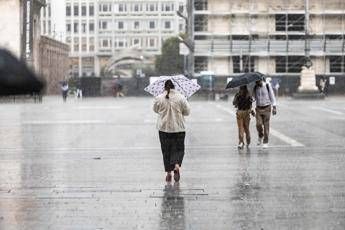 Maltempo, scuole chiuse e allerta meteo arancione e gialla per temporali sabato 10 ottobre: le regioni a rischio