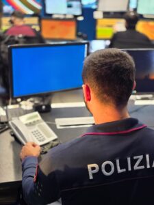 Diffusione online di contenuti neonazisti, Polizia e Digos a casa di un minorenne di Roma