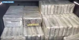 Maxi sequestro di cocaina da 25 milioni di euro, tre arresti