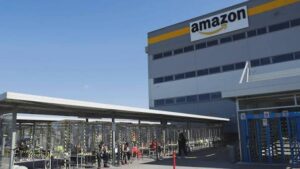 Magazziniere di 25 anni muore nello stabilimento Amazon di Roma
