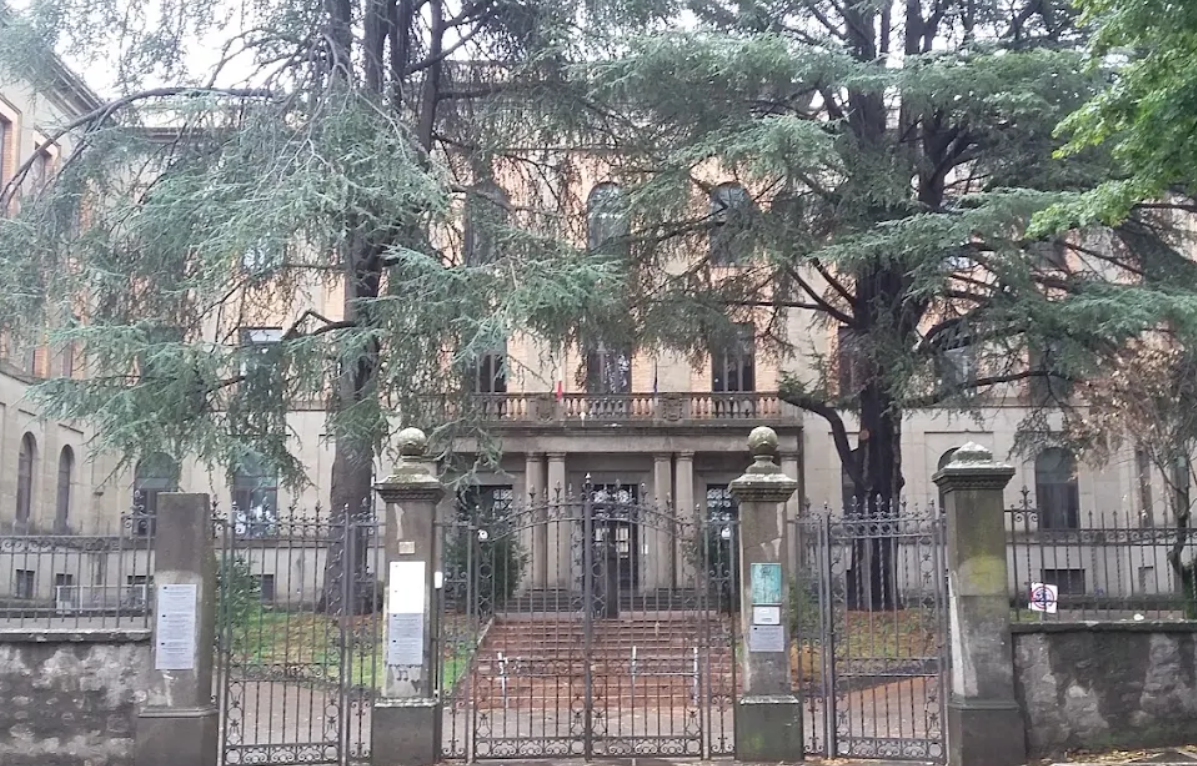 Scoppia il caso dei bagni “fluidi” al Paolo Savi di Viterbo: studentesse in rivolta e Azione Studentesca sul piede di guerra