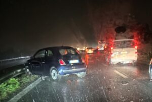 Ancora caos sulla Pontina: incidente a Castel Romano sotto la pioggia, code chilometriche verso Roma
